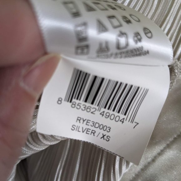 BCBGeneration Metallic Silver Pleated Mini Skirt with Side Pockets - size XS - Picture 8 of 8